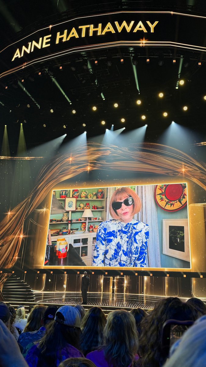DisneyD23's tweet photo. Kinda chic to be honored by Anna Wintour 💅

Watch the Disney Legends Award Ceremony tonight at 6 p.m. PT, only on Disney+" https://t.co/DYv5nPVanK