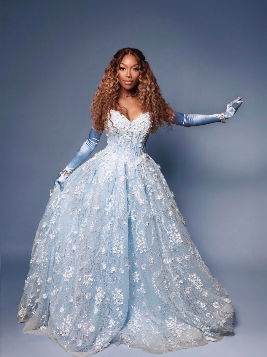 DPrincess_Facts's tweet photo. Cinderella herself, Brandy, stuns in a new photo. ✨ https://t.co/gufzKXWwX0