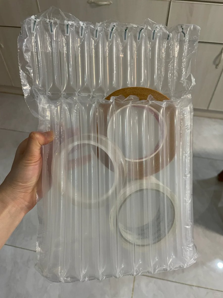RachelWhit2895's tweet photo. Just opened my long-awaited mystery parcel—guess what’s inside A super cute wireless earbud case that fits my phone perfectly!  #UnboxingHappiness https://t.co/gKQgbxO3jt
