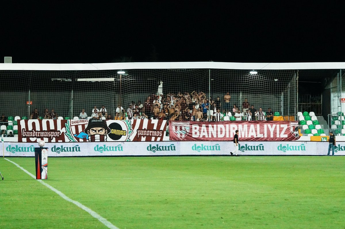 st1lig's tweet photo. 📷 Bandırmaspor taraftarları, takımlarını Muğlaspor deplasmanında yalnız bırakmadı. 

#DünyanınEnGüzelLigi https://t.co/gj5S5mGWnx