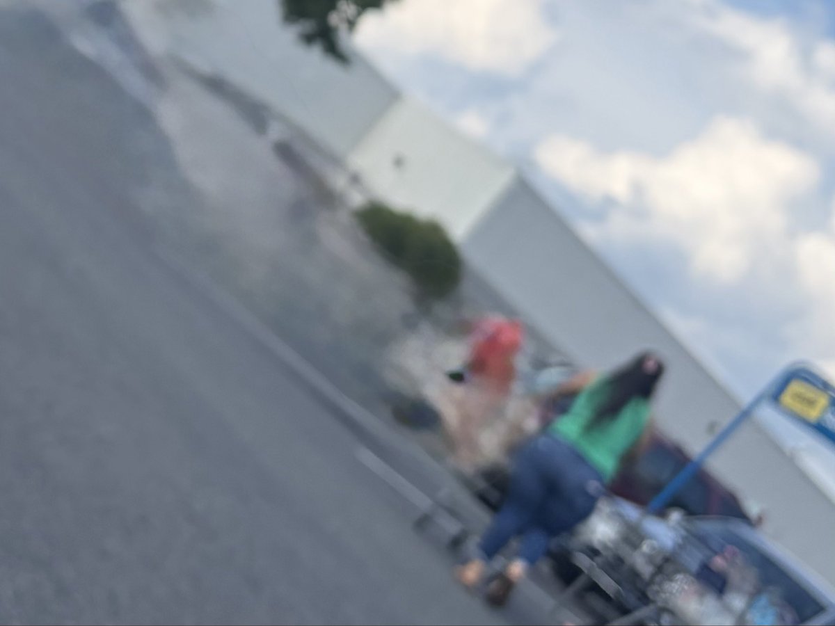 auntieobsession's tweet photo. this isn’t julie but holy crap this big booty hispanic mom got me hard asf. followed her to the parking lot…

#madura #latina #hispanic https://t.co/hFQB5CAFyE