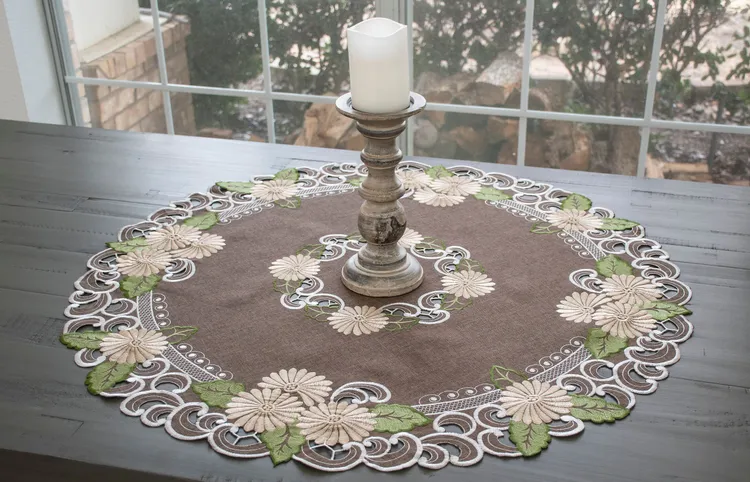 LinensArtThings's tweet photo. Embroidered Farmhouse Gold Daisy with Green Leaves Table Topper on Brown Linen. Beautiful on a small table or in the center of the table with your lovely centerpiece. Add Place Mats all around and your table dΓ©cor will be complete! #linens #doilies #tablecloths #tabletopper #homedecor #homedesign #tablelinens #tablerunner #cloths #art #lace #LAT #linensartandthings Watch Here: https://t.co/yRkBtJB6TJ