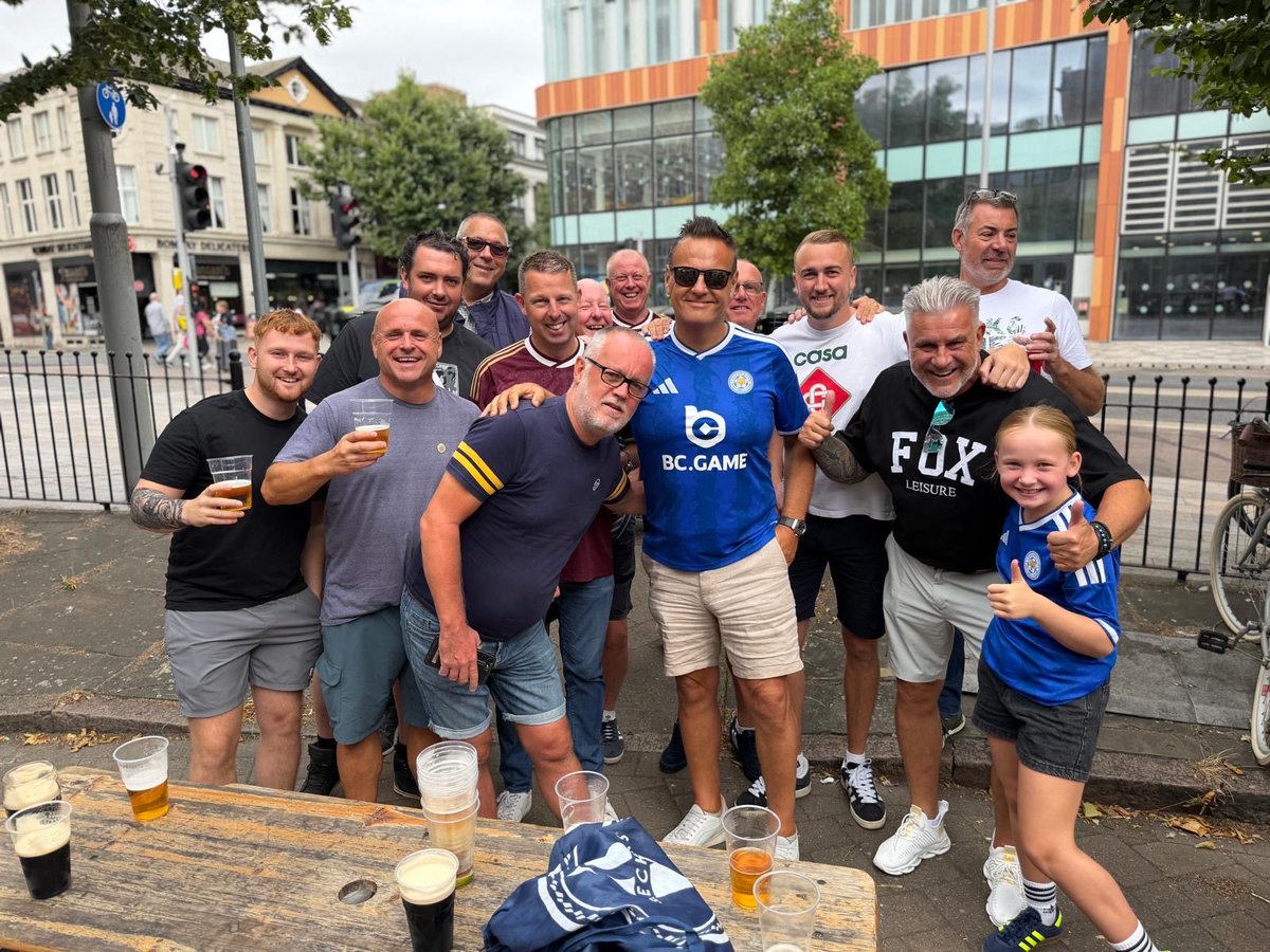 DarrenWoolfw36's tweet photo. @AshLcfc__ @BlueTintedLCFC @YouTube Our new Foxes 🦊 super reporter “she’s one of our own”🦊👏👏👏👏👏👏👏 https://t.co/AziqULPEbF