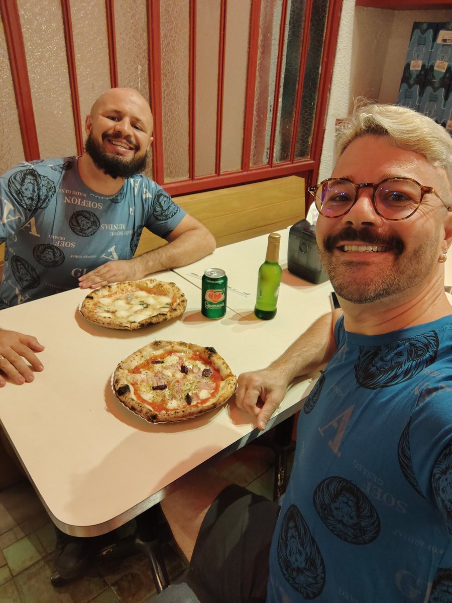 ThiagoM14906327's tweet photo. Um pouco de como foi o meu aniversário... https://t.co/fXgsS0VBGe