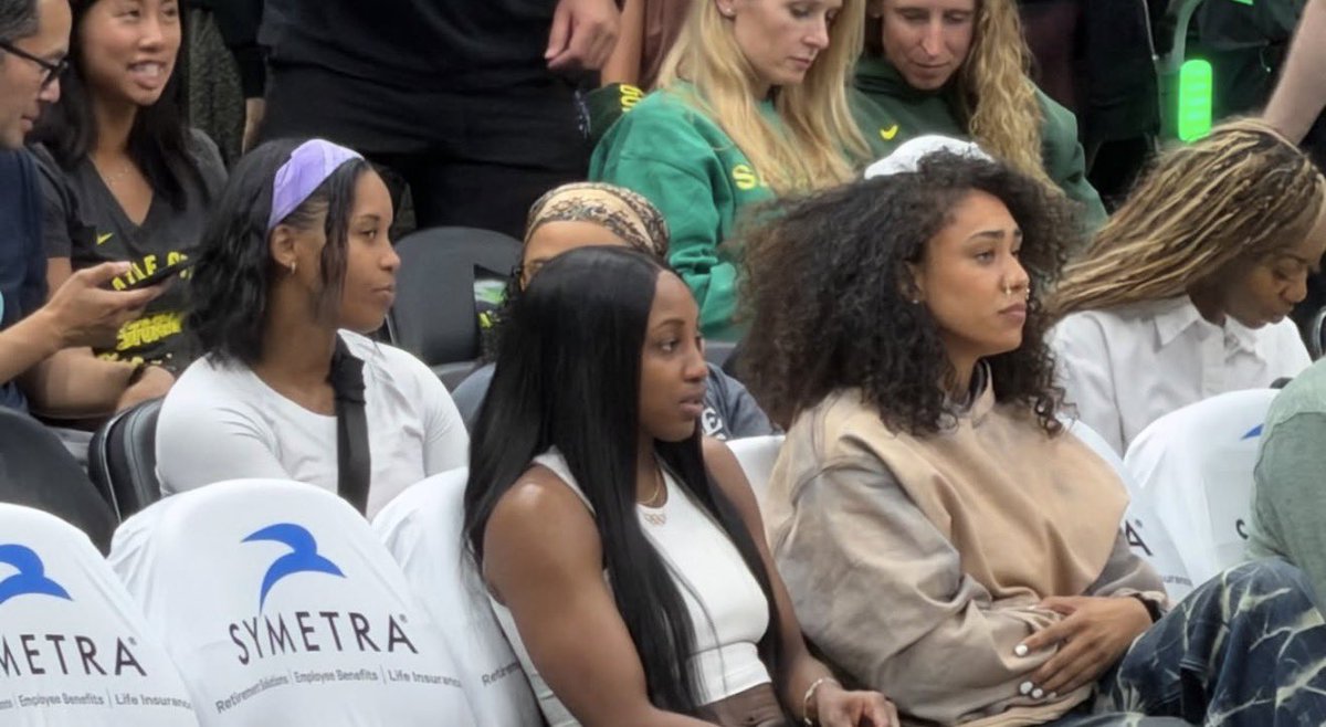zavanchy's tweet photo. JACKIE AT NAI’S GAME???? MY HEART 🥹 https://t.co/4J7igv0xuj
