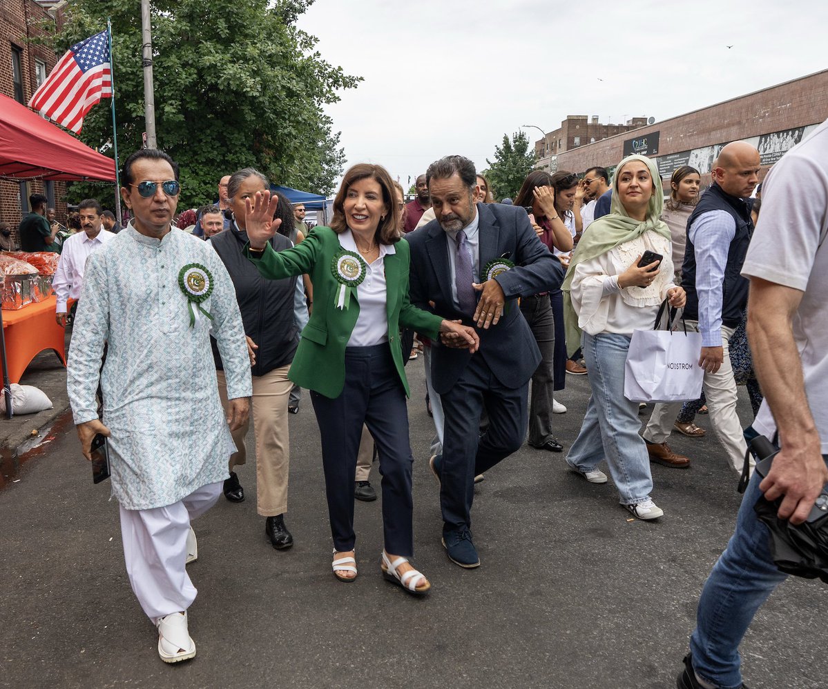GovKathyHochul's tweet photo. New York is proud to celebrate the heritage and traditions of our Pakistani community!

This festival is a chance to showcase the local merchants and small businesses that make Little Pakistan such a special part of New York. https://t.co/4peWvk6dVG