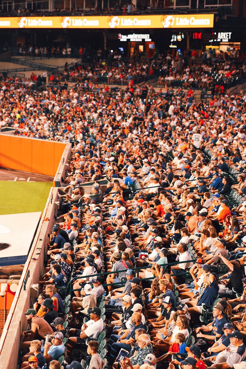 A_DroMedina's tweet photo. Amazing vibes @ComericaPark @tigers 
#DNMW https://t.co/QCcQN3mHm9