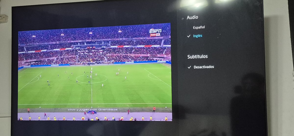 Estebanki23's tweet photo. Che @DIRECTV porq el relato está en modo español? Si no podes brindar dejalo en modo ambiente como estaba. Saludos. https://t.co/rsTtQePASQ