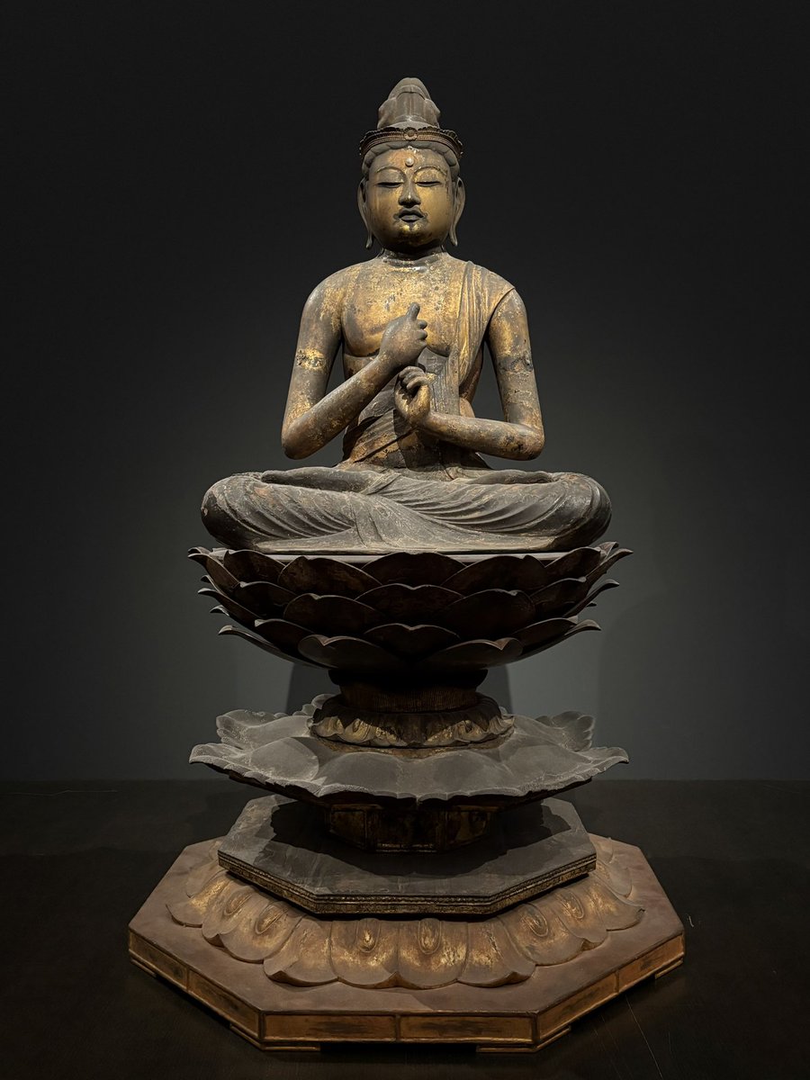 hamasan_new's tweet photo. 常設展のみほとけ
　#東京国立博物館　#仏像

　真言の名宝を堪能した後は常設展へ。こちらでも良い出会いがありました😊
　河内・観心寺の聖観菩薩立像（国重文）。でっぷりとした平安仏。その眼差しは見るものをほとけの世界へ誘います👁️
　その他、伝来は不明でしたが、平安中〜後期の不動明王立像、大日如来坐像（いずれも国重文）と対面🌏
　
　東博へ行くたびに思うんですよね。日本に生まれてよかったなぁ…ってね🎌我が国の信仰と美術の歴史に合掌です🙏