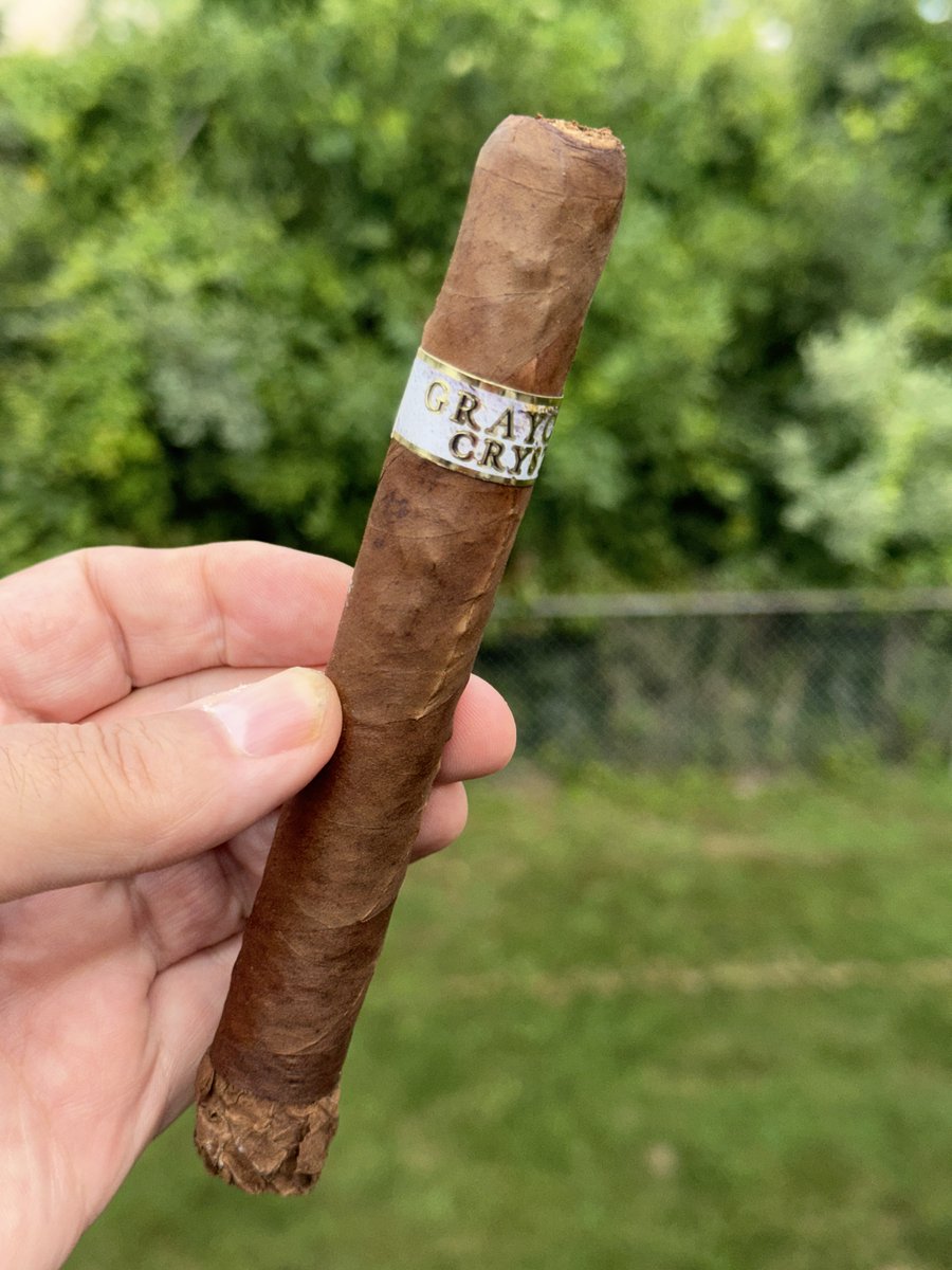 blindlabelcigar's tweet photo. [Day 31] Deck Sessions with Dallas: Graycliff Crystal. Early: cedar, cream, leather, light white pepper.
Middle: nuts, vanilla, sweet grass, baking spice.
Late: toasted cedar, earth, more pepper. Dallas approved.#cigarlife #cigars #botl #cigarcommunity #cigarsmoker #cigar #cigaroftheday #cigarlover #cigarreview #cigarsociety #blindlabelcigar #cigar101