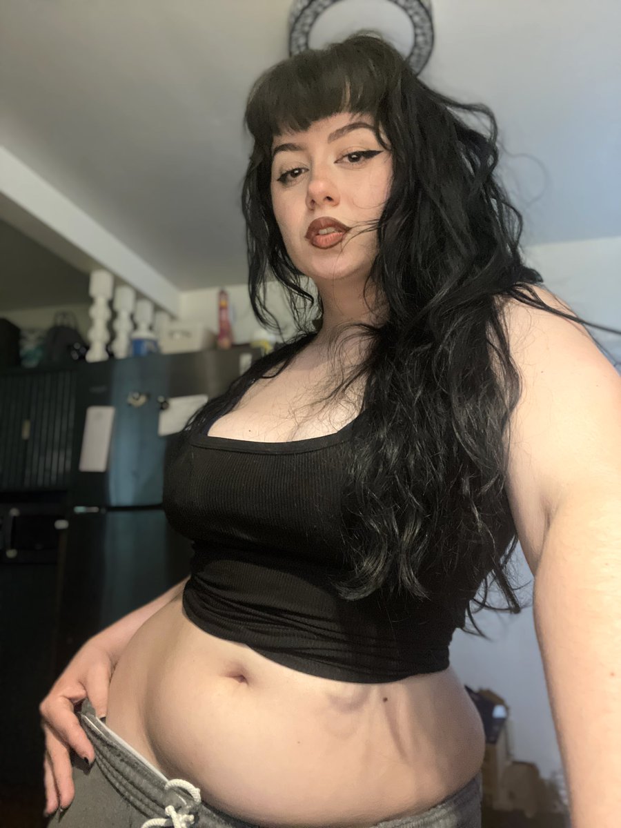 nerfnoodle's tweet photo. No one even fucks with tummy anymore :( https://t.co/0VA0rkG19V