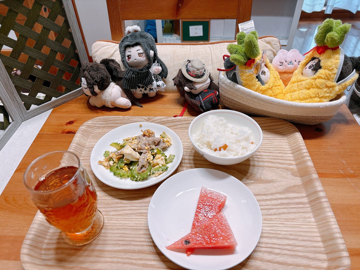 annintotoro's tweet photo. 🕖今日の朝食
久々の最短睡眠時間の朝で本能で動いております🐥

ゴーヤ、お湯かけごはん、スイカ https://t.co/7qcPsJWl5c