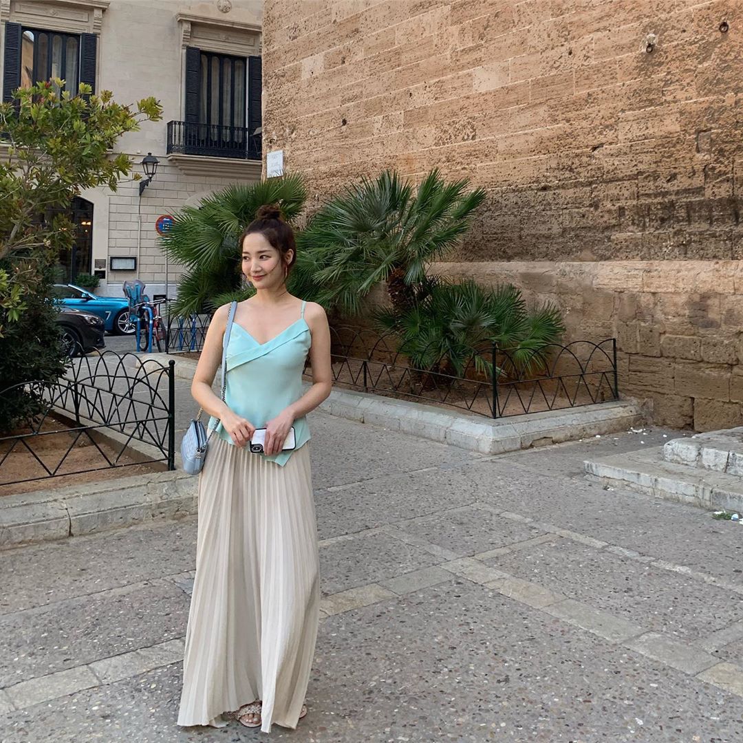 kamlp's tweet photo. 【當年今日】朴敏英在2018 &amp; 2019年8月17日更新的 IG 相片 ​​​

#박민영 #parkminyoung #朴敏英 #パクミニョン https://t.co/UCo07R5D6E