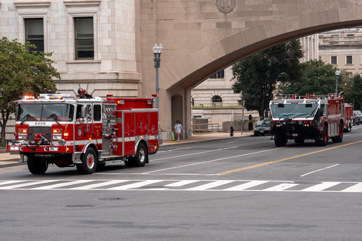 PenguinSix's tweet photo. DC Fire's Foam Task Force heads to the White House before the arrival of Marine One. https://t.co/ZtBss1qkAE