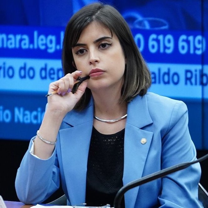 republiqueBRA's tweet photo. 🚨 📲 Tabata Amaral sugere que está preparando um vídeo contra o presidenciável Renan Santos, nos moldes do que fez contra Pablo Marçal em 2024, quando disputava a Prefeitura de São Paulo. https://t.co/JJlnoLHul8