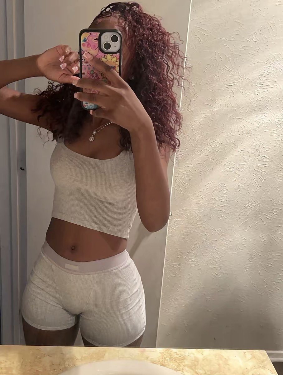 chaneldollzy's tweet photo. Come shoppp https://t.co/0Rjg3mchmN