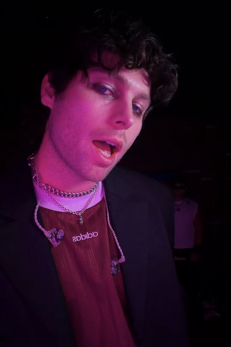 boyanthology's tweet photo. he’s like if a girl was a beautiful boy https://t.co/Y5Z15l4IAc