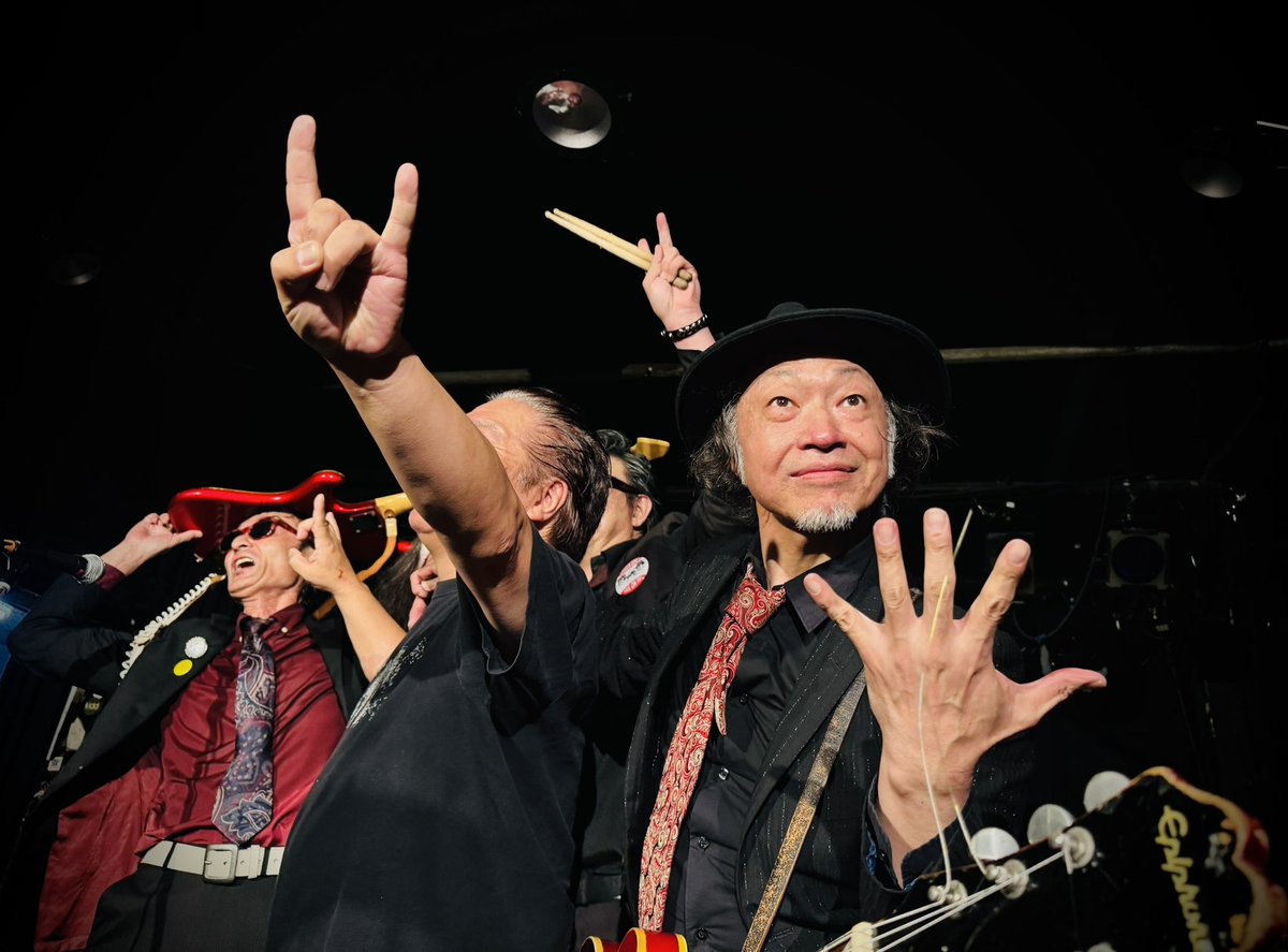 violets_696band's tweet photo. 今池HUCK FINNで
GYOGUN REND'S SHOW!!

お客さん
HUCK FINN
そしてGASOLINE/ガンちゃん
ありがとう!!
最高だったね☆

名古屋は賑やかだな!!
いつもワチャワチャしてるよ 笑
こんなライブがやりたくてオレ達は復活したのかもな!?
また来年もやるから皆んな来いよ
生きて会おう!! https://t.co/mWIqMYdRhY