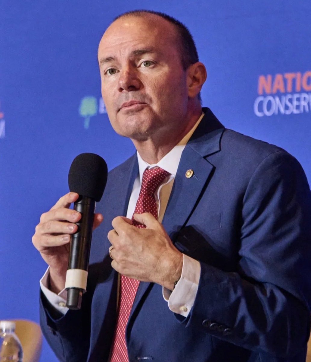 MAGAVoice's tweet photo. 🔥 JUST NOW: Senator Mike Lee just invited John Fetterman to join the Republican Party. LETS GO

“John, please join us. We’re not socialists”

I ABSOLUTELY AGREE https://t.co/VU2BsUqO4y