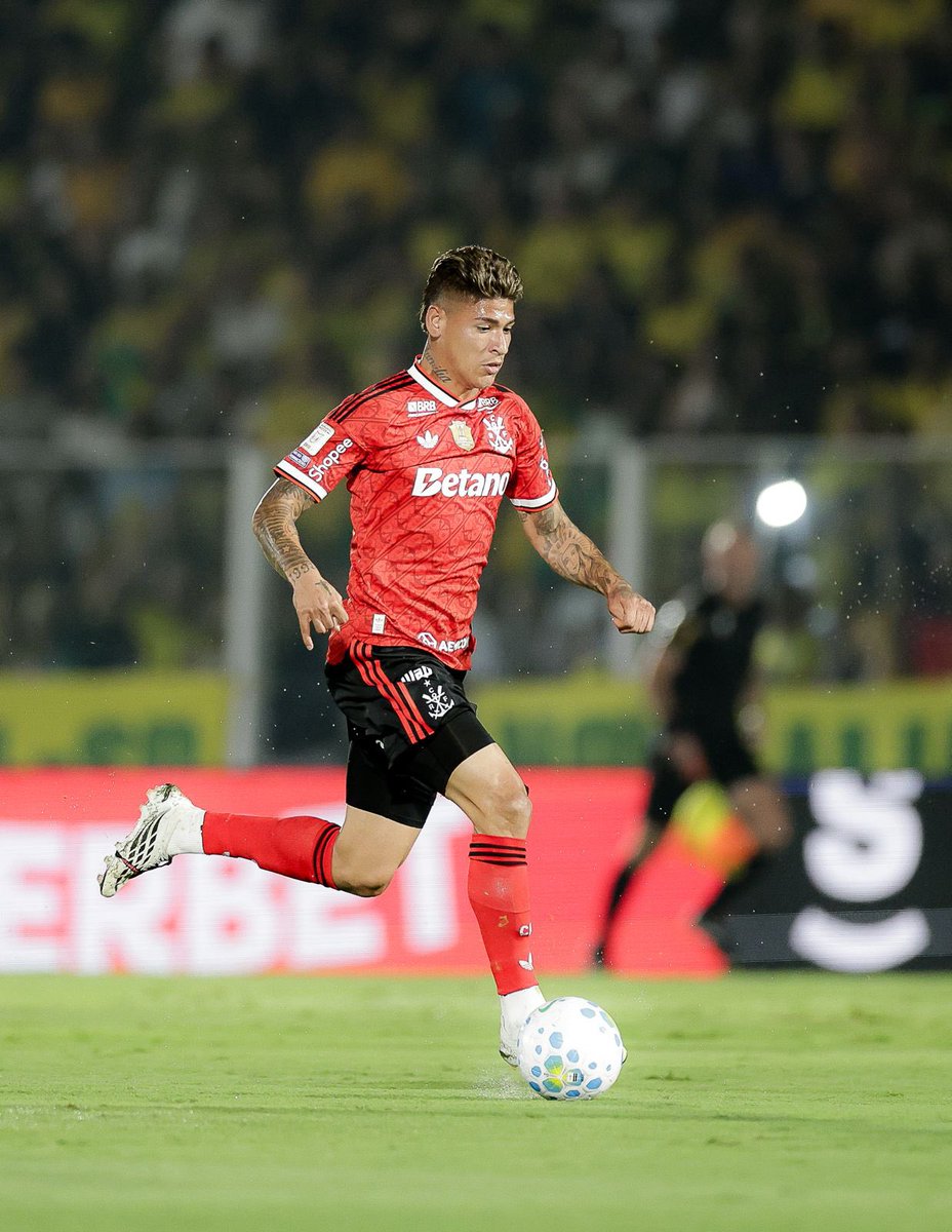 Flazone_'s tweet photo. Partida absurda do Carrascal.

Já tinha jogado muito contra o Vitória, e destruiu contra o Mirassol hoje.

Recuperando o bom futebol. https://t.co/5RbU5ycbn9