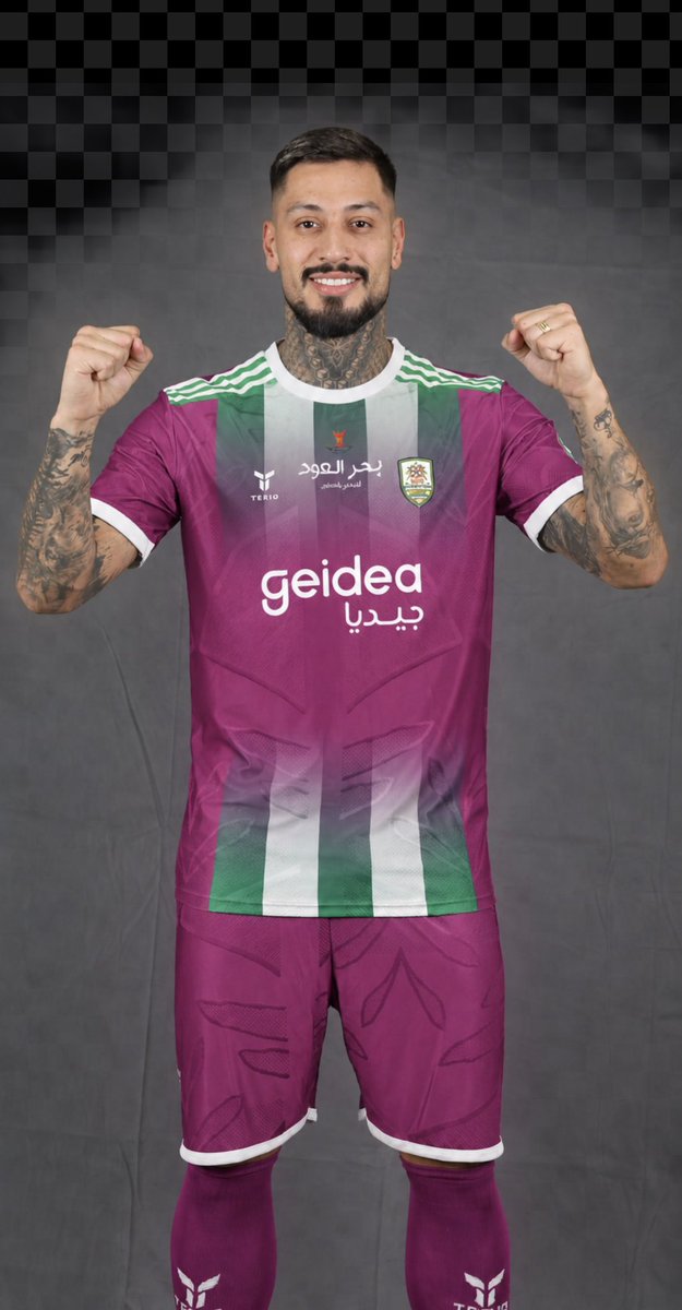 Fa_e512's tweet photo. @alanwarclub اتمنى انكم تحطون رعاية بحر العود بدون خلفيه بيضاء  بس الاسم والشعار صراحةً مخرب الطقم والله .. 
نفس كذا 👆  وراح يطلع في الواقع اجمل https://t.co/hlrQcVSEYI