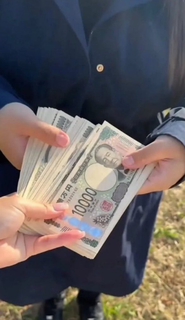 DHam1966's tweet photo. 生活費これだけあれば1ヶ月は足りる？？
1………
①足りる
②足りない https://t.co/hQm9824ML8