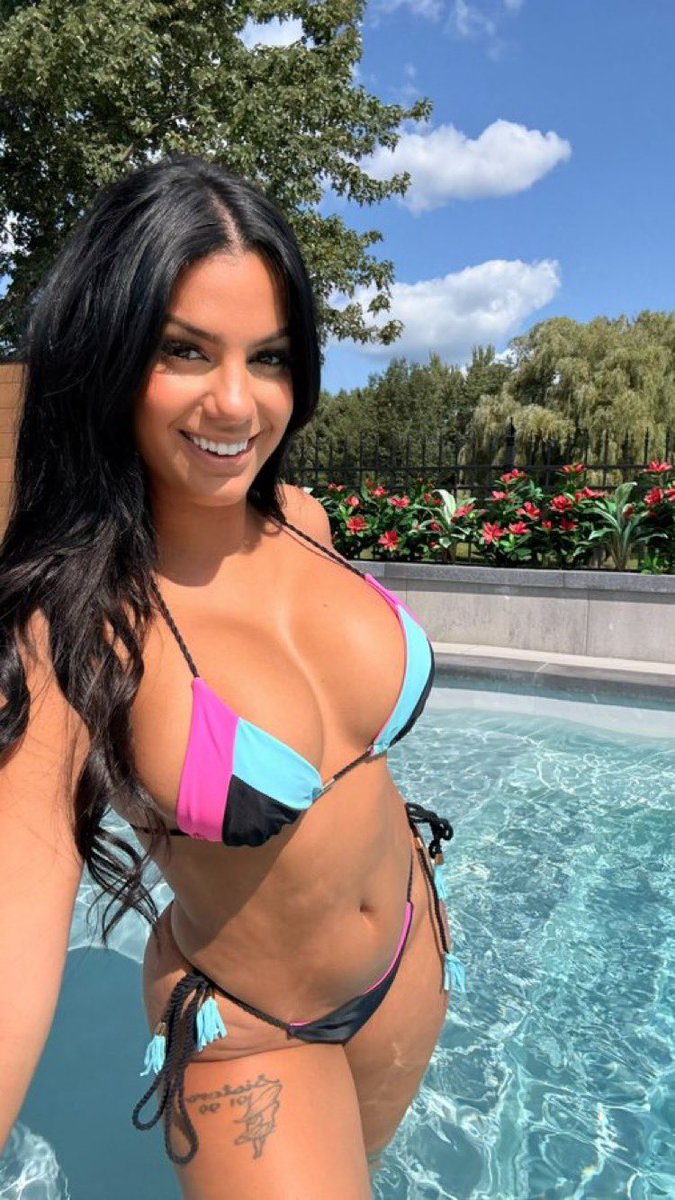 onlykatrinaV's tweet photo. Pool day https://t.co/zIZ5PC9zgM