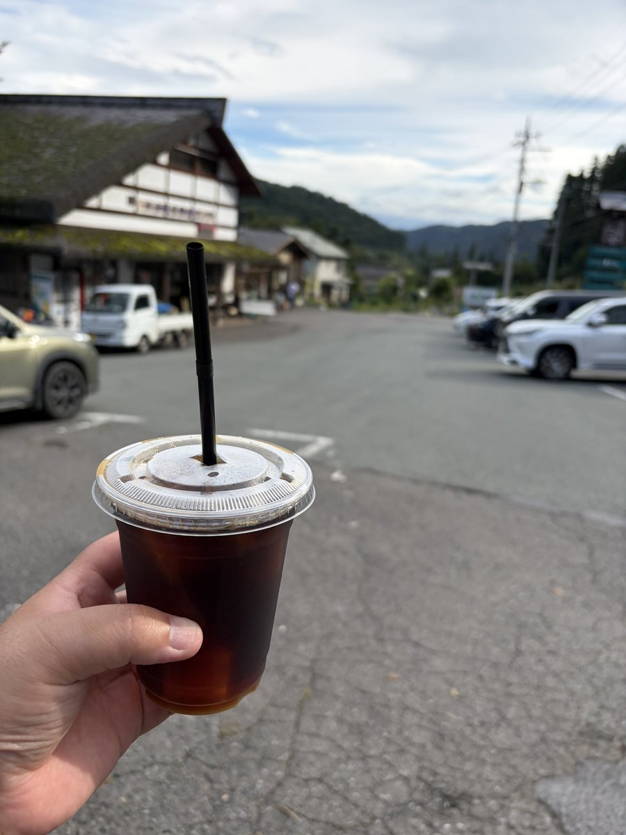 kenty3203's tweet photo. 道の駅六合にて
ゲイシャのアイスコーヒー売ってた
スパイスカレーのお店出来てて、今度食べに来たいなー

スタンプラリーは草津の道の駅、花豆ソフトをいただきました。 https://t.co/OKBfGPx1zm