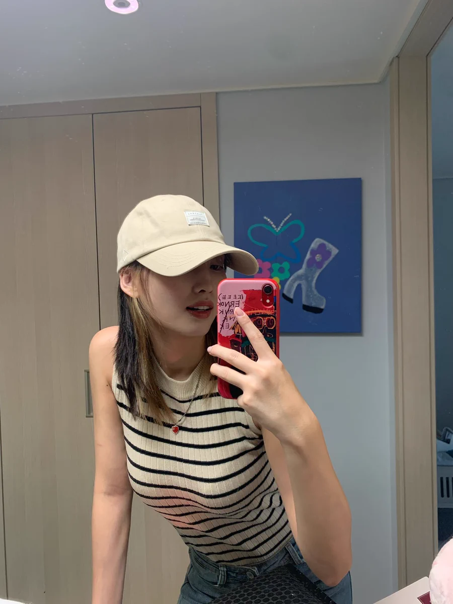 momo old pics on X / X