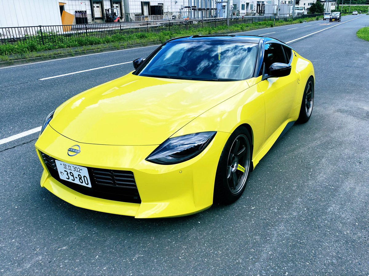zakiyamaen's tweet photo. RZ34、もうすぐ大幅フェイスリストですね！
ただ、もうすぐ前期と呼ばれる事になるこの顔もいいですぞ。
鼻先が短いから、フロントオーバーハングも少なめでサイドビューが綺麗なんよね！
後期Zから移植したい部品は自動防眩ミラーくらいかな？ https://t.co/SGuVwmo1uv