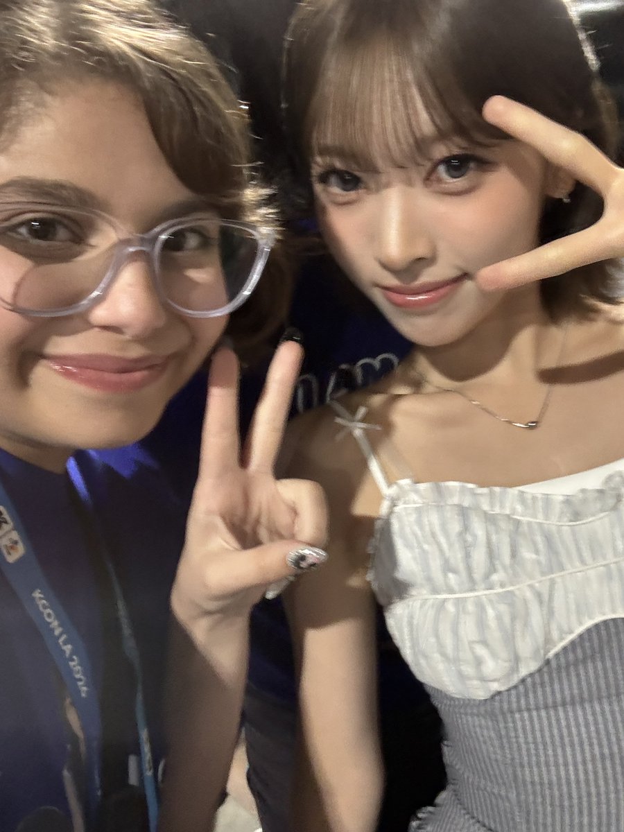 DcrlinqLiliana's tweet photo. and what if i said liv and minami hugged me, i got selfies again with may and minami, and i cried 

#리센느 #RESCENE 
#MINAMI #MAY #LIV 
#KCON #KCONLA2026
#RESCENEKCONLA
@RESCENEofficial https://t.co/A86R97szU4