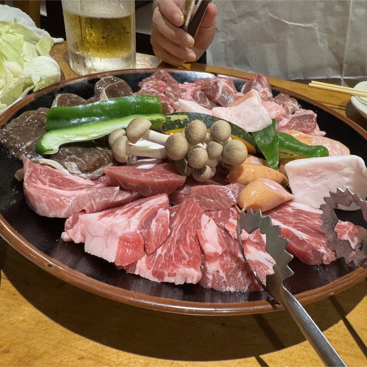 bbbmakoto's tweet photo. ジンギスカンの人気店。
いつも前通ると予約で満席と表示されてる。
店主に聞いたら1か月以上前から埋まってるらしい。
1週間前で予約できたのたラッキーだったのか。
やっぱり焼き肉は炭火焼きだね。
ガスは味気なく感じてしまう。
#春田屋 https://t.co/4yD51J2qx6