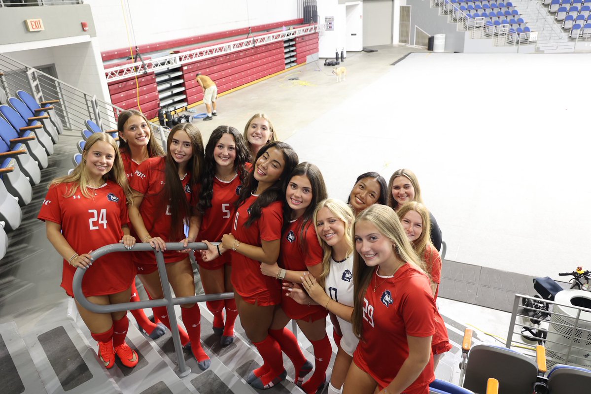 USCAWSoccer's tweet photo. Media Day Behind the Scenes! 🐎

#pacernation #r490 #gbg https://t.co/I7WapWAwev