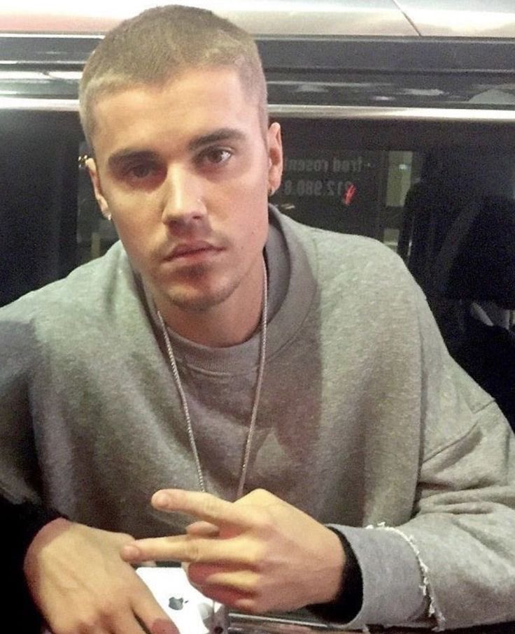 Belieber_bob's tweet photo. Can he please be my boyfriend in an alternate universe? https://t.co/B6eyPWYpYk