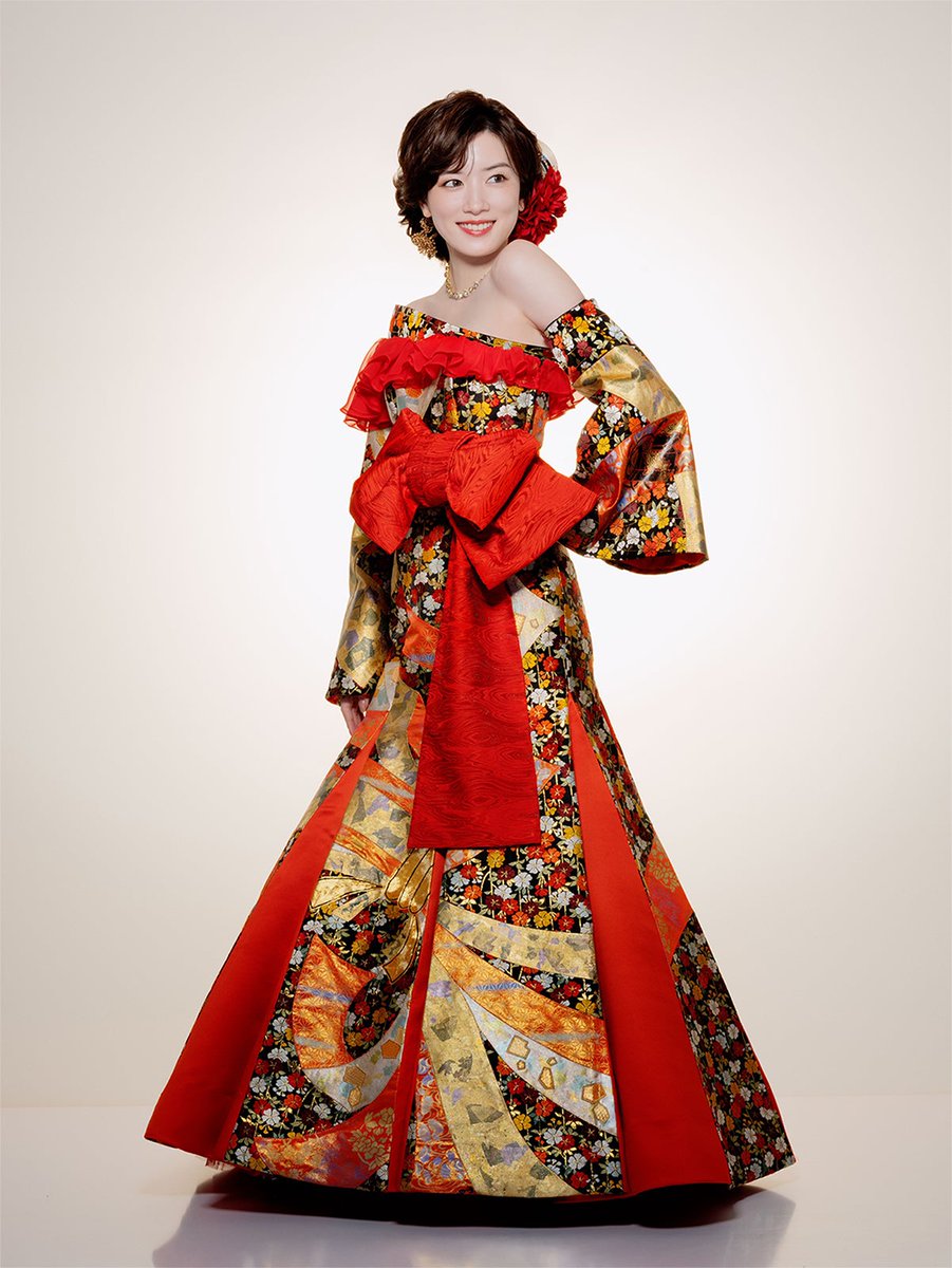 modelpress's tweet photo. 永野芽郁、主演＆初プロデュースで
「ヒマチの嬢王」ドラマ化決定🥂

歌舞伎町元No.1のキャバ嬢演じる✨️
着物ドレス姿のビジュアルも解禁

📺️2026年冬 DMM TVで独占配信
https://t.co/KHkqFnGW6N

「これまでとは違う立場からも作品づくりに携われるという、新しい挑戦への期待が膨らみました」 https://t.co/wSLfO56fIn