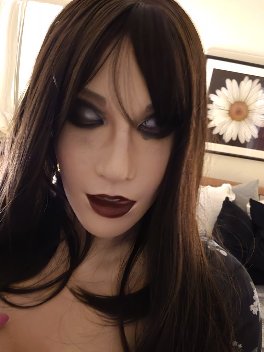 Michell55246549's tweet photo. Mature goth mood hit me. I wanted attention in a vampiric way. Red lips, full breasts, pale makeup, dark eyes, long almost black hair. To be taken, or to take. #UTDisguise #Scarlet #femalemasking #siliconebreasts https://t.co/MZhyeR6xjf