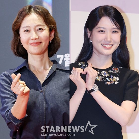 eunbining0904__'s tweet photo. 죽도록 미워하고 사랑하는 엄마와 딸..염정아·박은빈, '남은정' 모녀 된다 [공식]

배우 염정아와 박은빈이 새 영화 '남은정'으로 뭉쳤다.

배급사 KT스튜디오지니 측은 17일 "'남은정' 주연으로 염정아, 박은빈 캐스티을 확정했다"라고 공식 입장을 밝혔다.

이어 "올해로 데뷔 35주년을 맞은 염정아와 데뷔 30주년을 맞은 박은빈의 만남이 마침내 성사됐다. 통합 65주년의 연기 경력을 지닌 두 배우가 죽도록 미워하고 사랑하는 모녀 사이를 맡아 평범하지만 특별한 가족 이야기를 풀어나갈 예정"이라고 전했다.

'남은정'은 평생 가까워지지 못한 엄마 현숙과 막내딸 은정이 서로에게 쌓인 감정의 오해를 풀어가는 이야기.

염정아는 새로운 역할 도전에 반해 출연을 결정했다는 후문이다. 극 중 그는 홀로 꿋꿋하게 삼 남매를 키워온 엄마 강현숙 역할을 맡았다. 강현숙은 인생의 변곡점을 수도 없이 맞이한 인물이다.

남은정은 엄마와 지지고 볶고 살며 없던 정마저 다 떨어져 버린 딸 캐릭터이다. 다양한 세대, 전국의 딸들의 마음에 공감대를 심어놓을 것으로 기대를 모은다.

특히 지금까지 단 한 번도 호흡을 맞추지 않았던 두 배우의 만남이기에, 신선한 모녀 케미가 벌써부터 관심을 자아낸다.

메가폰은 서사 깊은 스토리텔링 광고로 대한민국 광고대상을 2회나 거머쥔 김동훈 감독이 잡아 연출 데뷔 신고식을 치른다. '남은정'은 주요 캐스팅 라인업을 확정하고 프리 프로덕션 중이다.