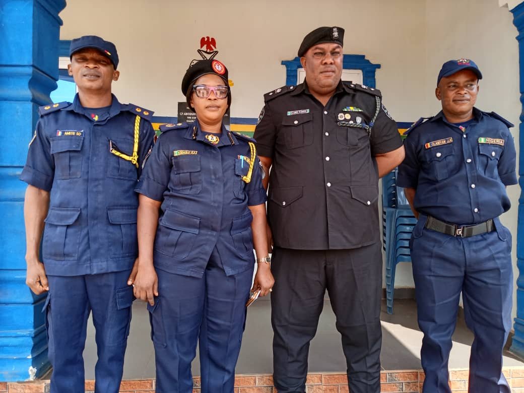 OG_FireService's tweet photo. OGUN STATE FIRE SERVICE, FIRE STATION, IFO PAYS FAMILIARISATION VISITS TO KEY SECURITY STAKEHOLDERS IN IFO LGA

The Ogun State Fire Service, Fire Station, Ifo, led by CFS Kodaolu has paid familiarisation visits to key security agencies in Ifo Local Government. https://t.co/kVEgyWWe3X
