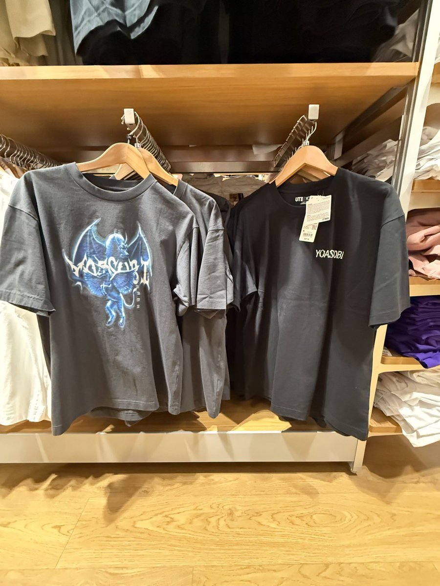 YOASOBI_staff's tweet photo. Spotted ‘YOASOBI UT’ at UNIQLO in Los Angeles too 💡
Thank you so much ❤️‍🔥

Tell us which one is your favorite too 👀!
#YOASOBIUT https://t.co/32iYxehbpV