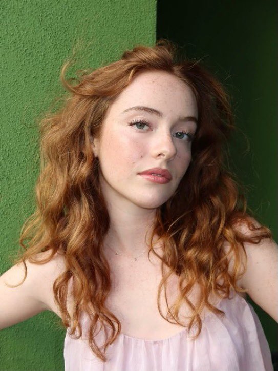 BeaKitsosBR's tweet photo. ESSE FACE CARD😫💚

Beatrice Kitsos para o evento da Netflix “End of Summer Bash”. — Via @/ericka_verrett https://t.co/XTpgw2iyjf