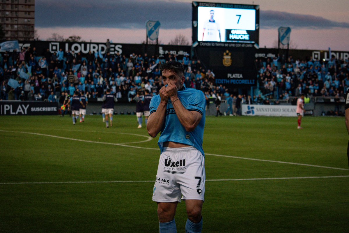 TemperleyOK's tweet photo. *me anoto en el torneo de farmear aura*

el rival que me toca en primera ronda: https://t.co/3hMsL9SizM