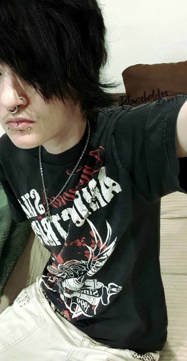 placeholderluvr's tweet photo. Comfy shirt
#emotwt #scenetwt #scenemo https://t.co/C7bAJs41gL