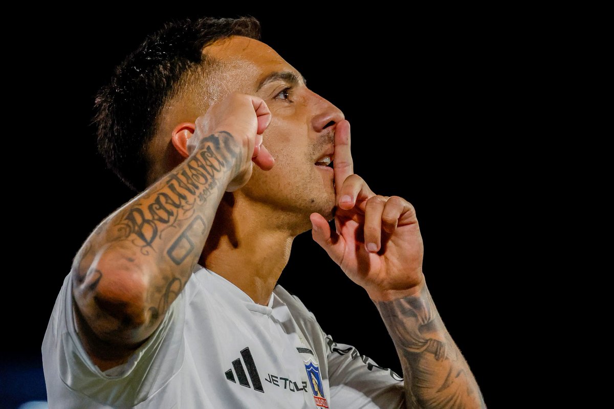 juuuliaaaaan's tweet photo. Volvió con todo. Gol de Javier Correa en Colo-Colo. https://t.co/OgQF3NTq3i