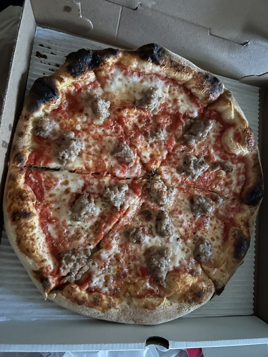 yuppstwars's tweet photo. Y’all #sundaynightv…!!! I think it’s #houseofdragon night ..!!! A few episodes..
Pizza 🍕 night from #fireandhops..pizza !! Come by for a slice !!! Soooo good 😊 😋👀👀 https://t.co/vnD7hMzf75