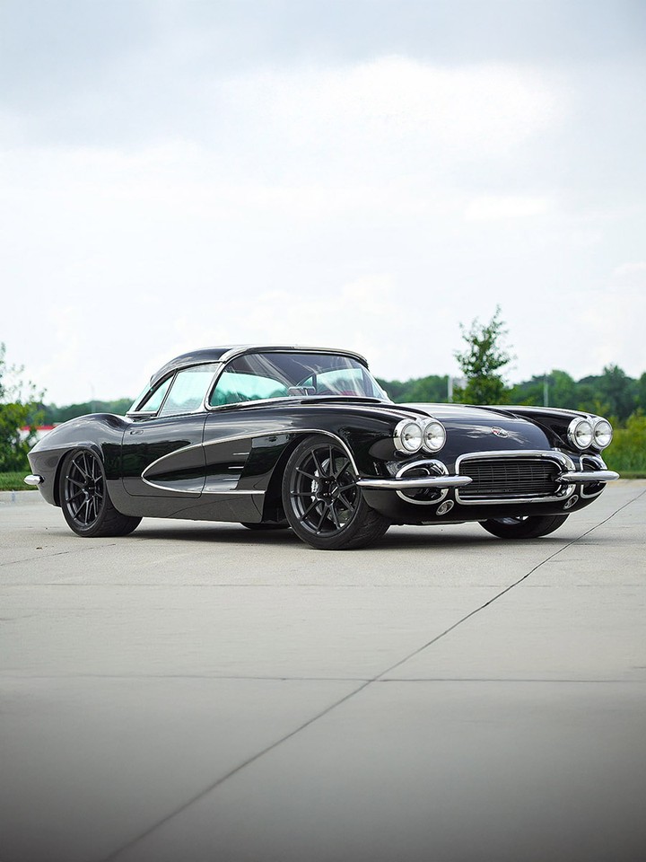 Rose21C139's tweet photo. A reimagined C1. This custom 1962 convertible packs a 418 cubic inch stroked LS3 mated to a Tremec T56 Magnum six speed close ratio manual, sitting on an Art Morrison GT Sport chassis. Most people think a car like this is meant for women to drive, but does that mean a guy can't drive it?