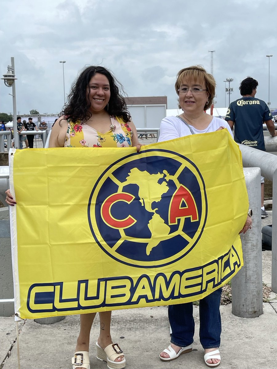 hdhernandez's tweet photo. #TuLigaLateAqui
 Vamos Aguilas! Desde Laredo, TX https://t.co/1XxwS2arJa