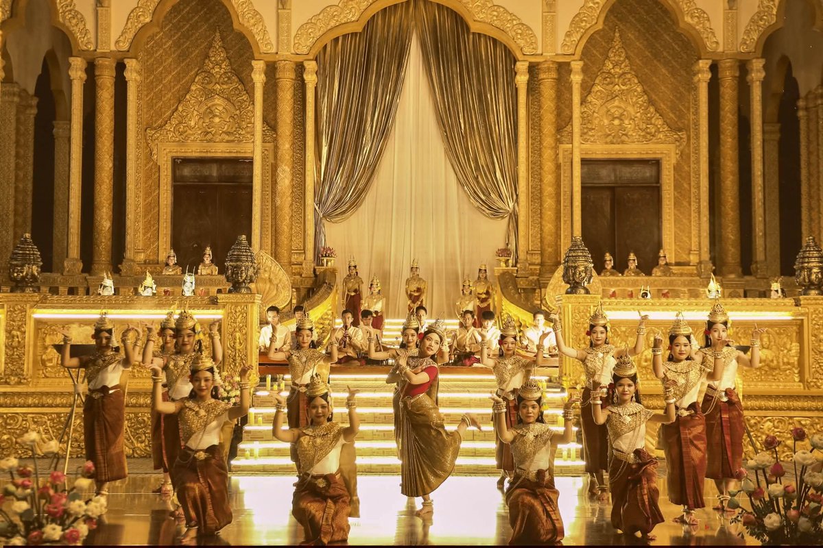 AhlimTalk's tweet photo. Thankfully for including khmer traditional clothes and Culture in your MV πππ°ππ±π΅
Credit is clear...
#Cambodia #vietnamsong
#khmerculture #khmercustom #khmerweddingdress #khmertraditionalclothes https://t.co/fvKbVa8tWQ