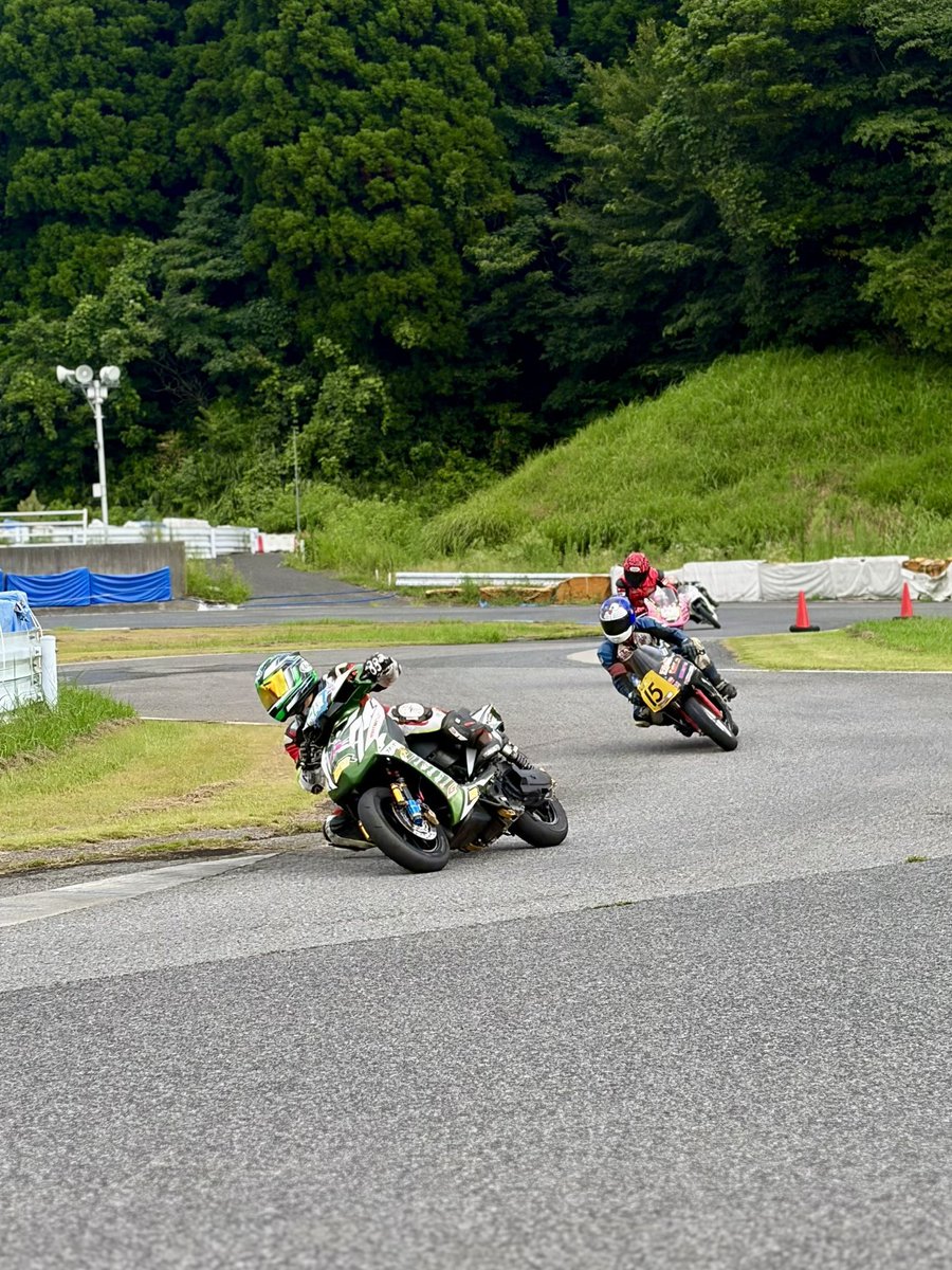 street__SKR's tweet photo. 今回イーストバトルゲームでビータス出店致しましたー笑
気持ち125模擬レースと改造の模擬レースだけ走りました笑

今後気分が参加するイベントには出店しようと思いますので
今後とも覗きに来てください😊
西の方にも出店いたします

 #EASTBATTLEGAME
 #あいりフォト
 #写真ありがとう
 #ビータス https://t.co/cqZ5DBGX5b