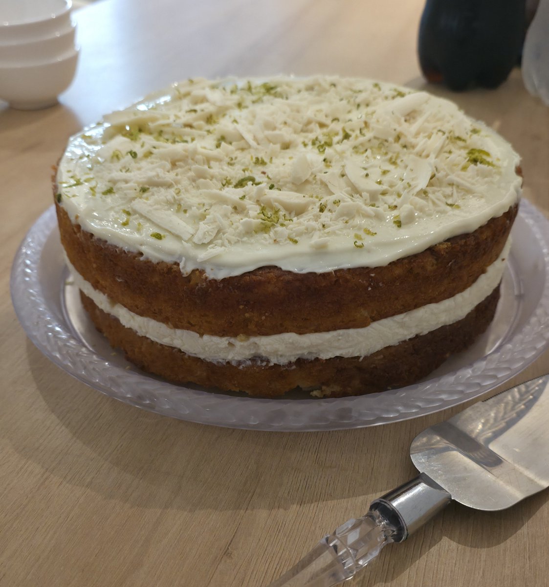 dianascasillas's tweet photo. eu quando sou a maior cozinheira da familia: fiz um bolo de 5kg pra receber 7 pessoas em casa e comeram o bolo INTEIRO https://t.co/uZsssZjHT1