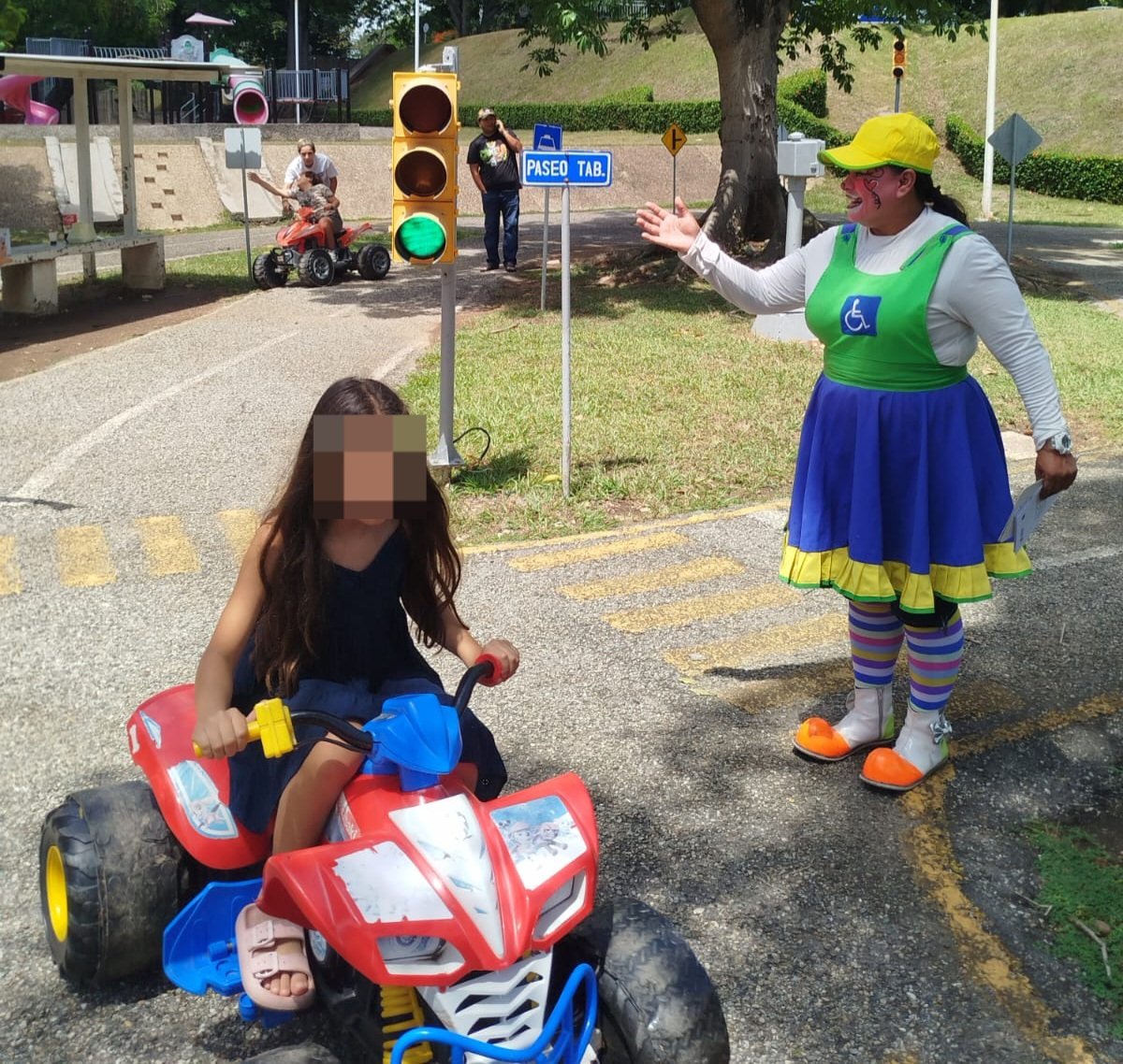SSPCTabasco's tweet photo. Personal del área de Educación y Seguridad Vial de la #PECTabasco llevó a cabo divertidas actividades recreativas y didácticas en las instalaciones del Parque Vial, ubicado en el Parque Tomás Garrido Canabal.
https://t.co/uWMkkJfX0c https://t.co/k8ZlMC1hrZ